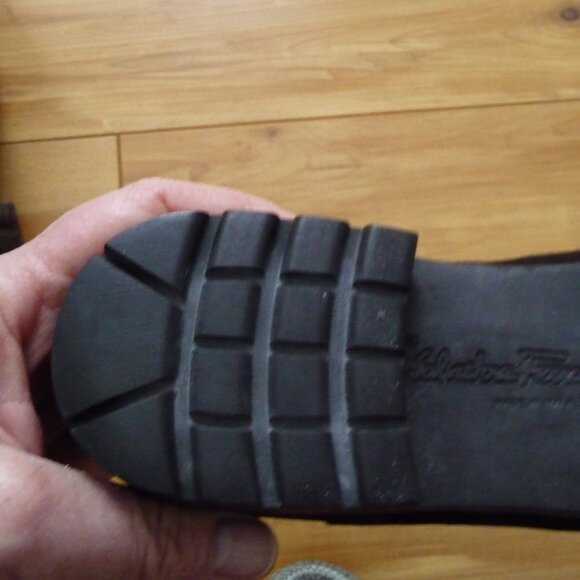 SALVATORE FERRAGAMO TRENDY BROWN SUEDE ALMOND TOE CHELSEA BOOTIES MADE  ITALY 9 - Picture 8 of 9